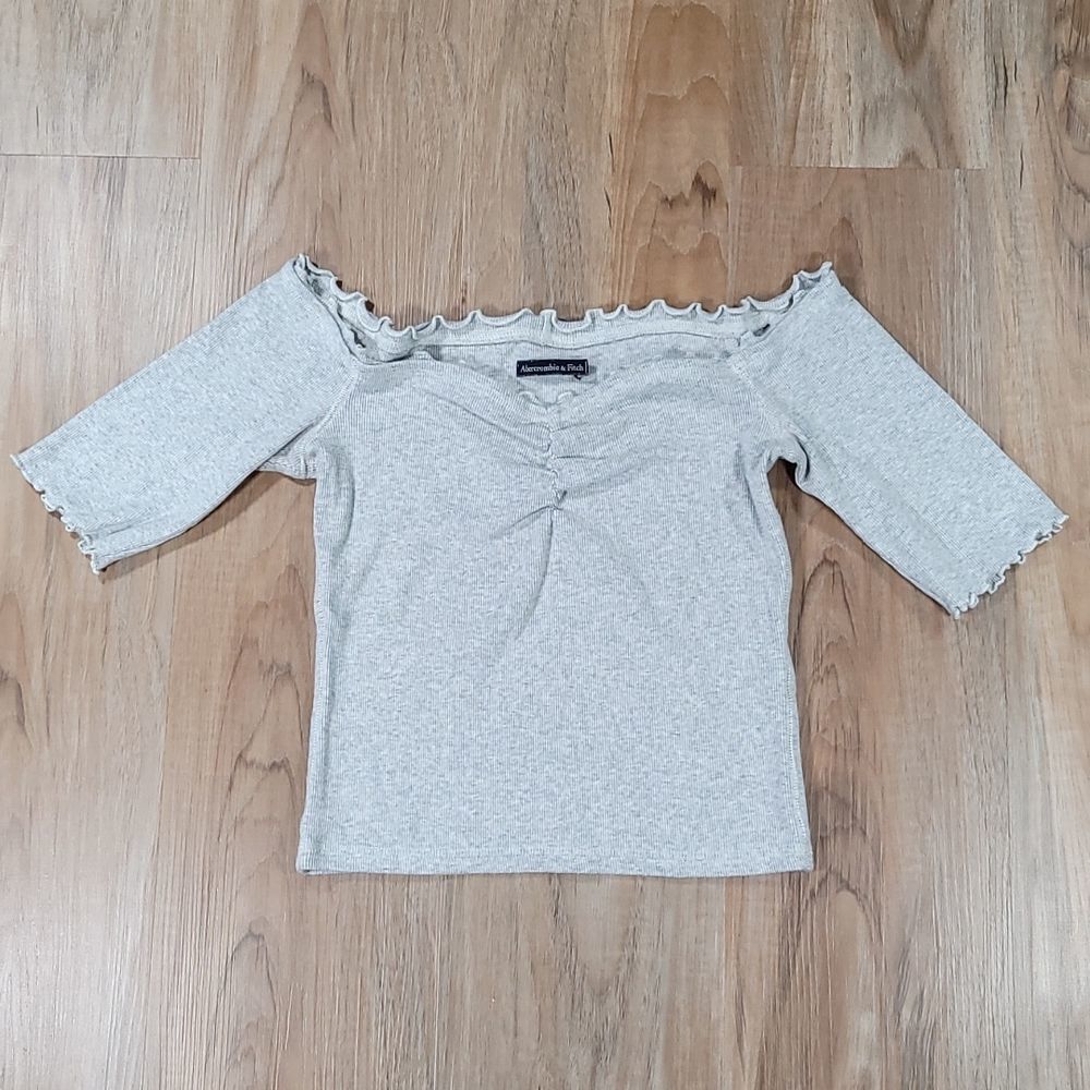 🔺️Abercrombie & Fitch Gray Off Shoulder Top Medium